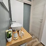 Zaffiro's House בית הארחה