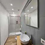 Zaffiro's House בית הארחה