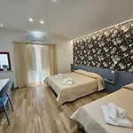 בית הארחה Zaffiro's House צ'פאלו