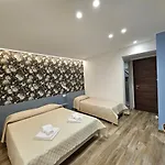 Zaffiro's House בית הארחה 4*