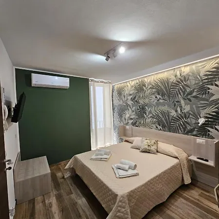 Zaffiro's House 4*