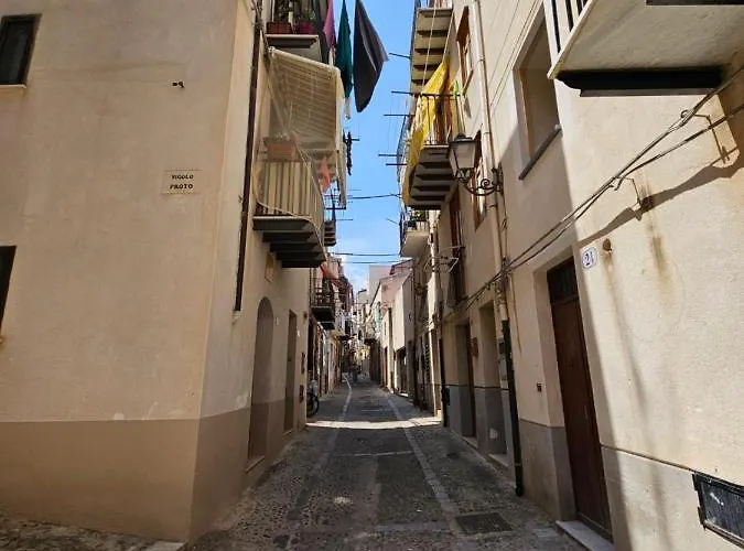 Πανσιόν Zaffiro's House 4*