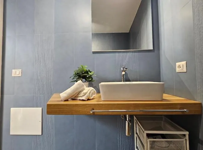 Zaffiro's House تْشيفالو