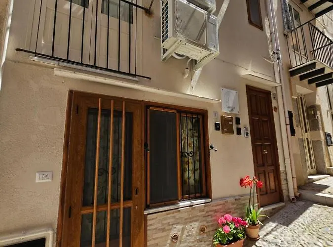 Zaffiro's House בית הארחה